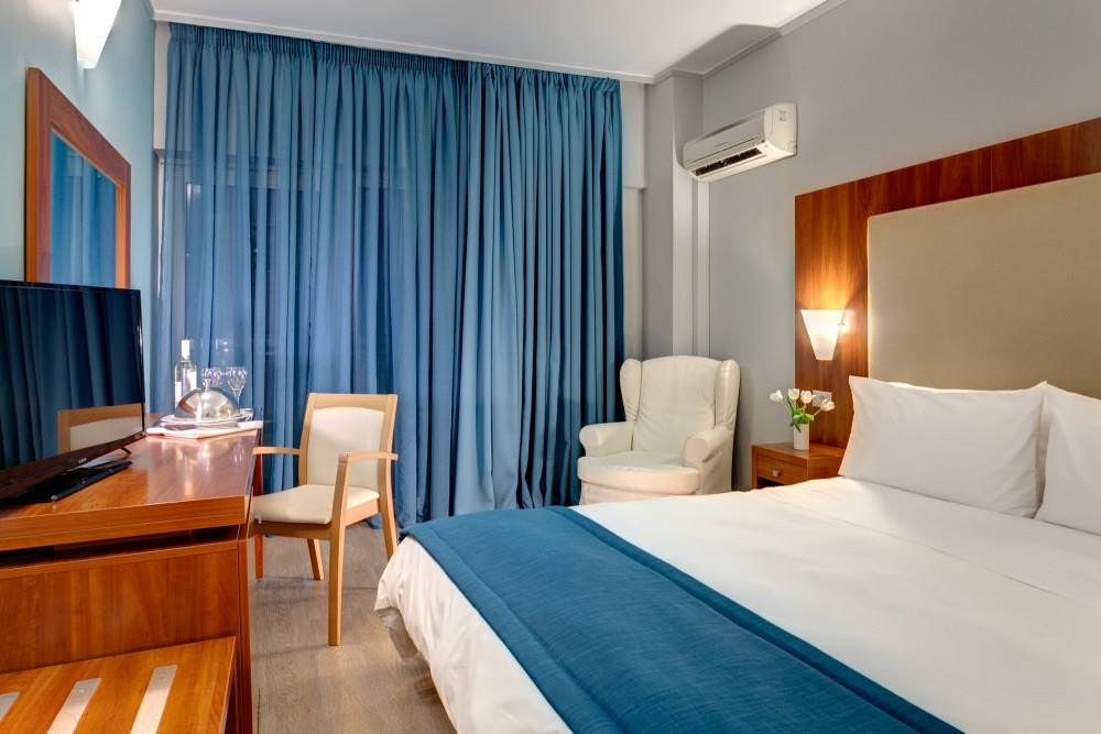 Superior_Double_Or_Twin_Room_2560