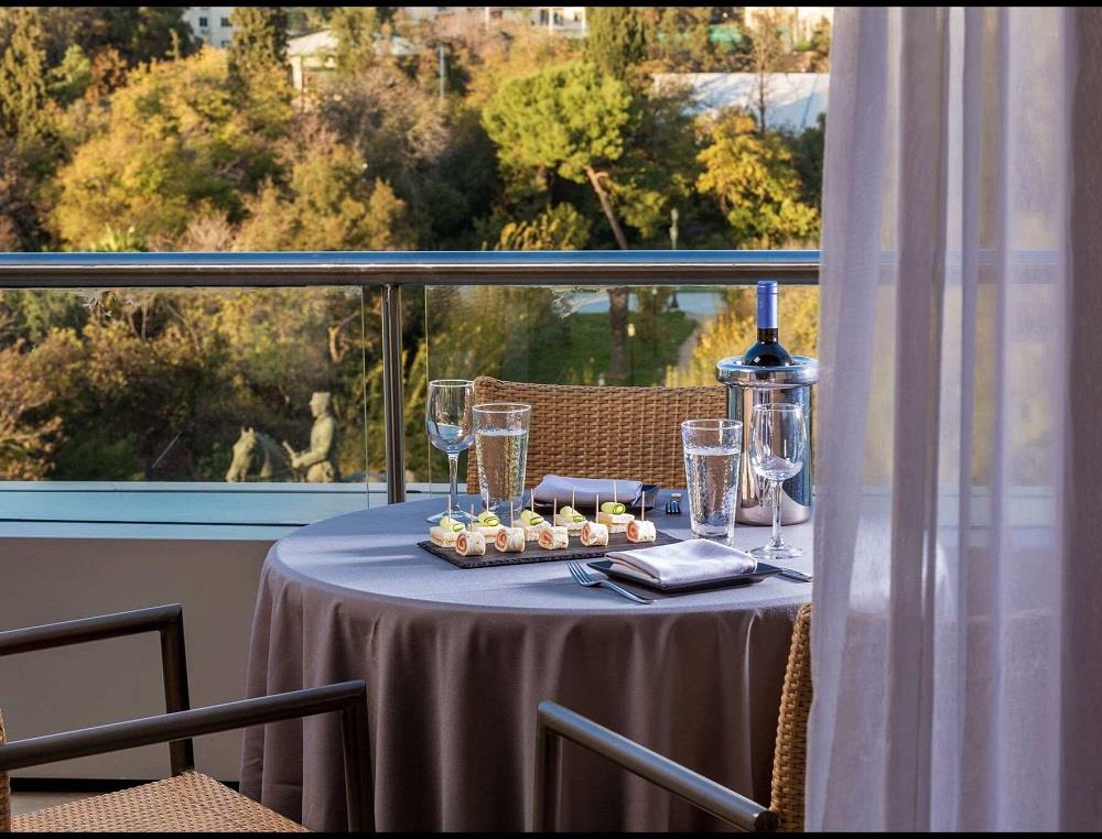 balcony business room