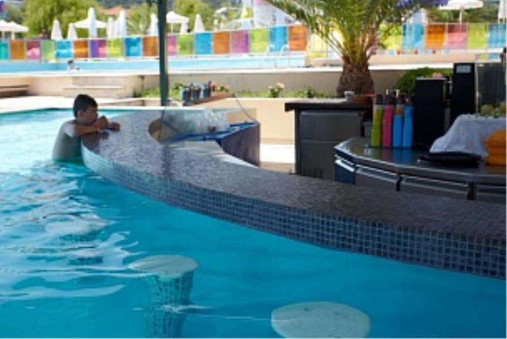 Cronwell Platamon Resort Splash Bar