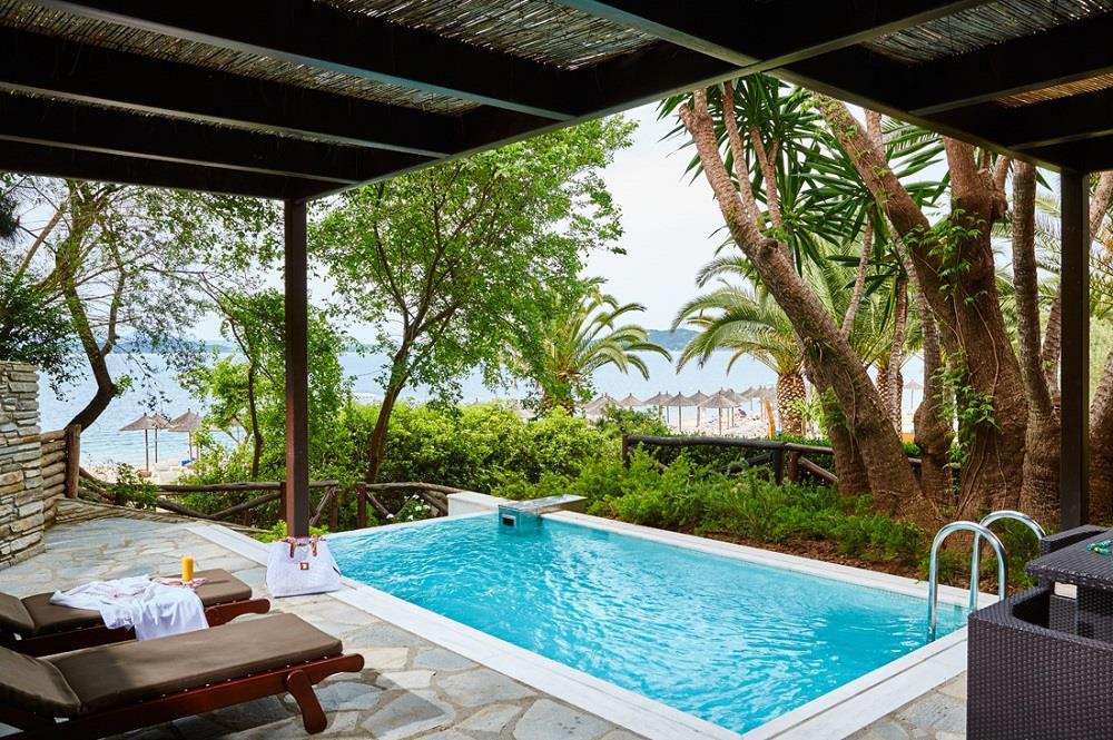 grand suite sea front private pool