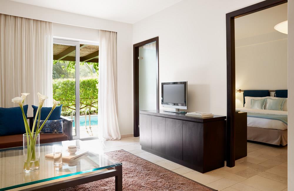 suite with private pool