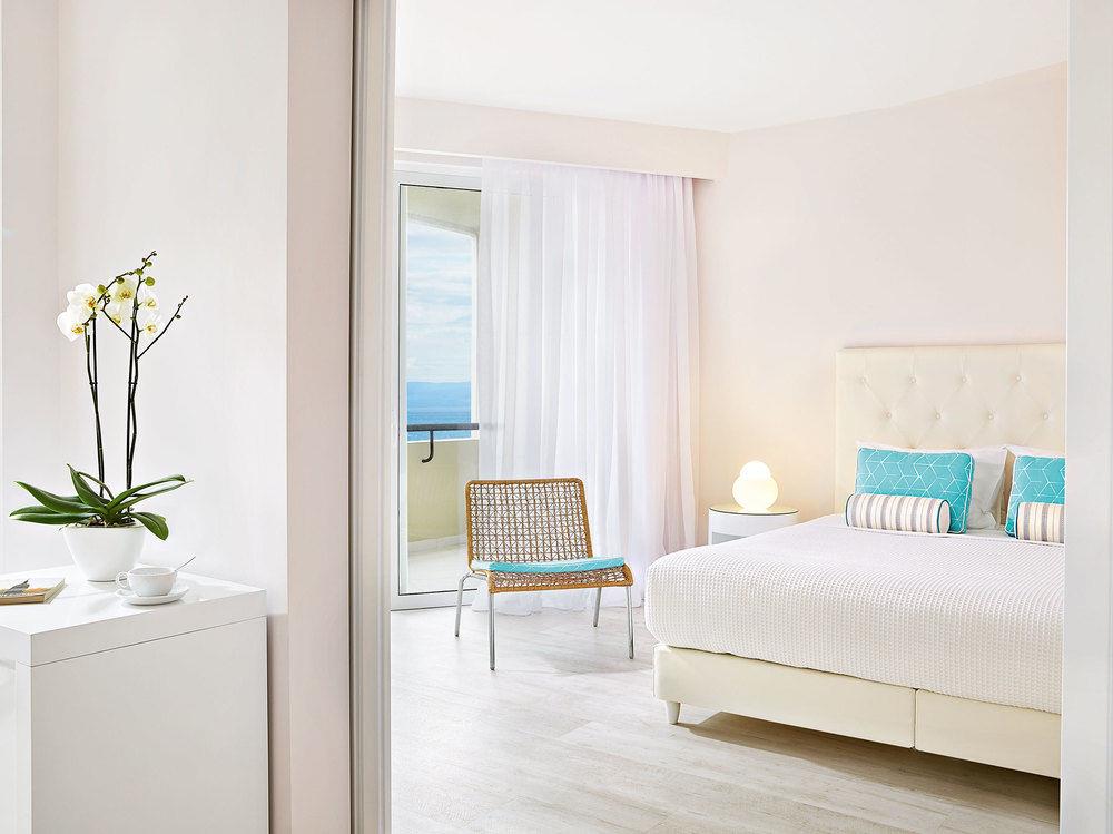 Family Room, Partial Sea View (Superior)