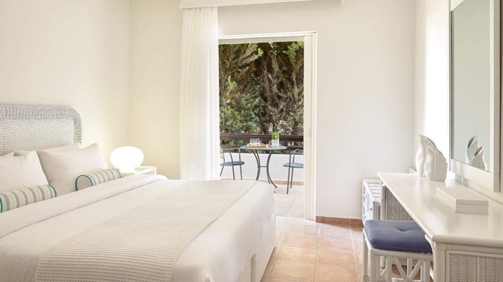 01-family-accommodation-in-pella-beach-5678