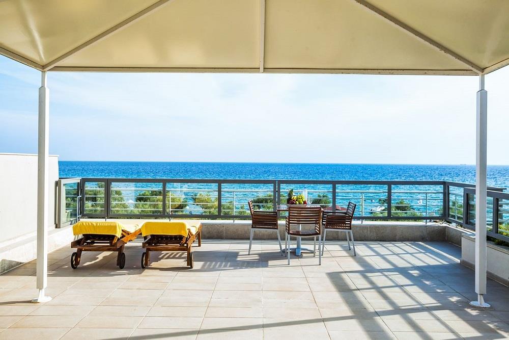 balcony - deluxe suite