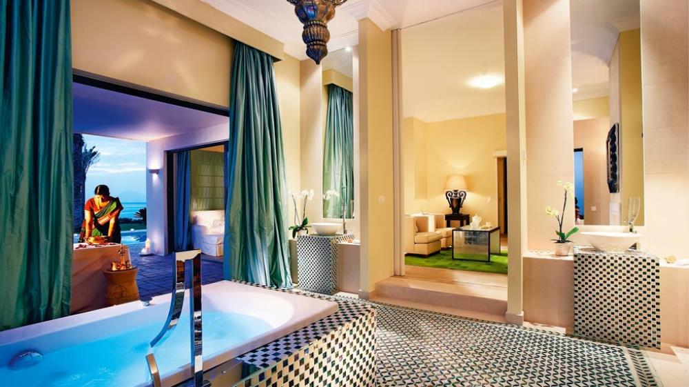 01-royal-pavillion-on-the-beach-private-pool-luxur