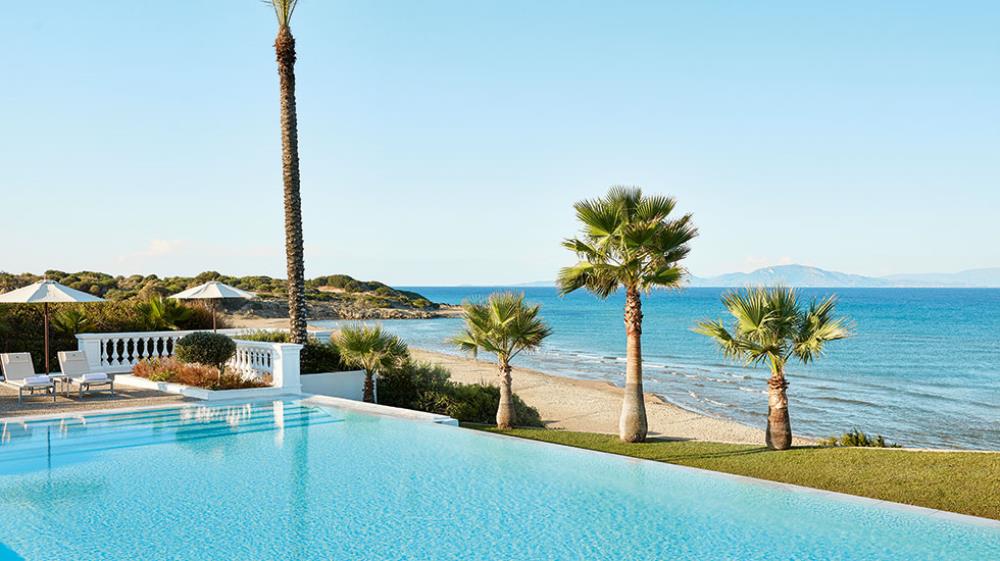 17-mandola-rosa-luxury-resort-main-pool-4240