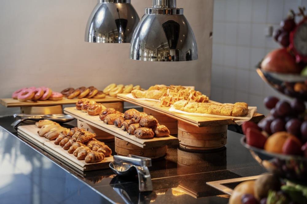 LV buffet desserts 2