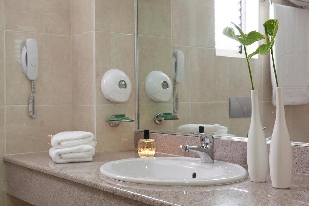 bathroom standard rooms