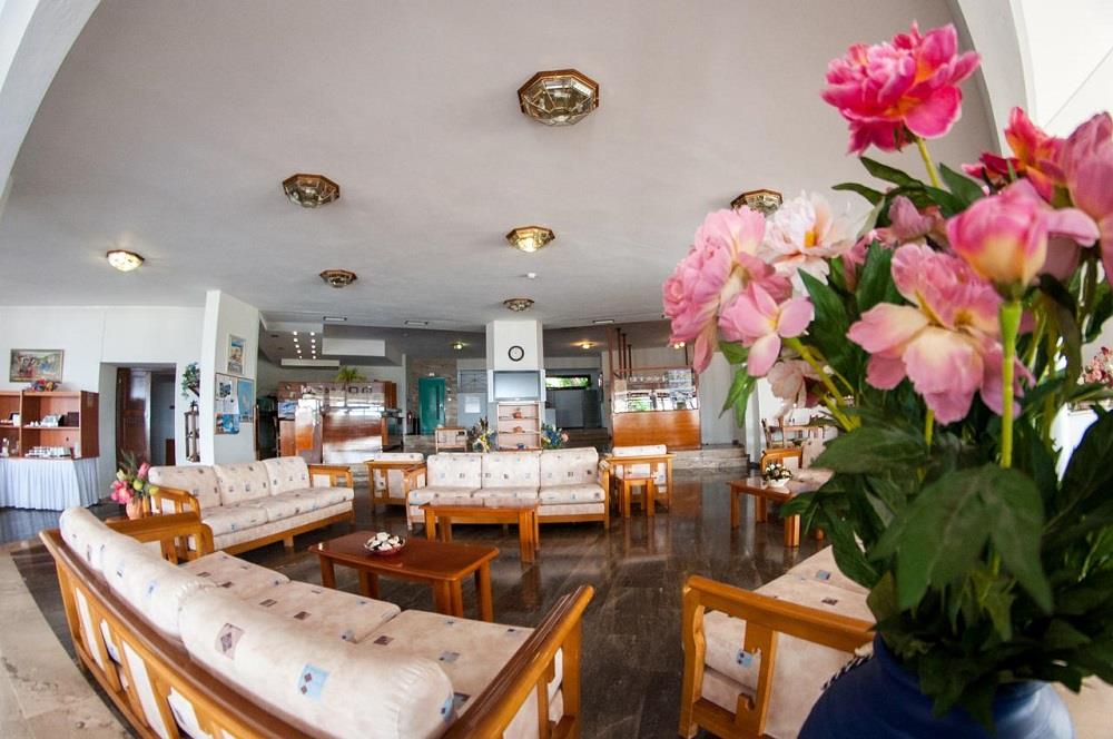 lobby - sitting area