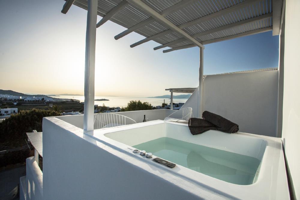 DELUXE SEA VIEW OUTDOOR JACUZZI ROOM 1