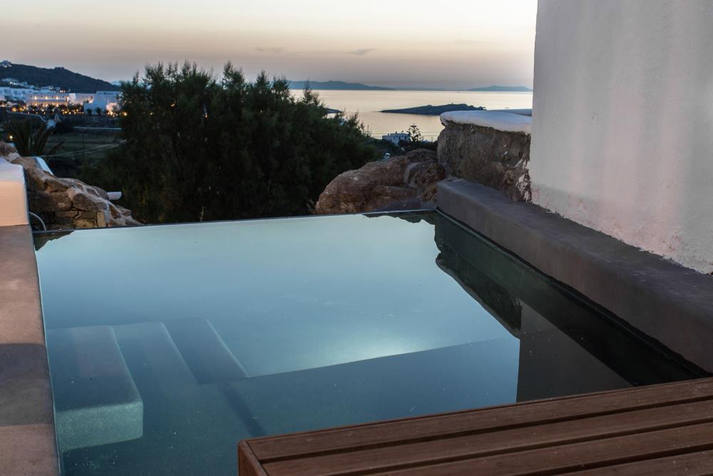 HONEYMOON SUITE WITH PRIVATE POOL 1