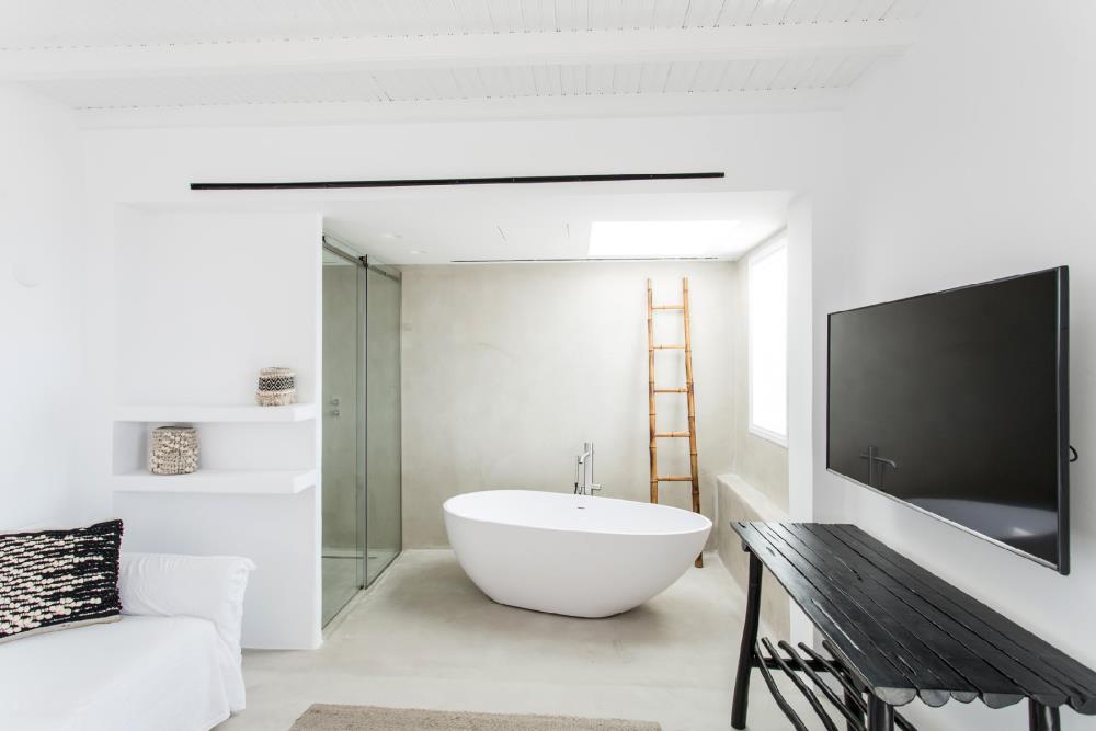 SUPERIOR SEA VIEW SUITE 6