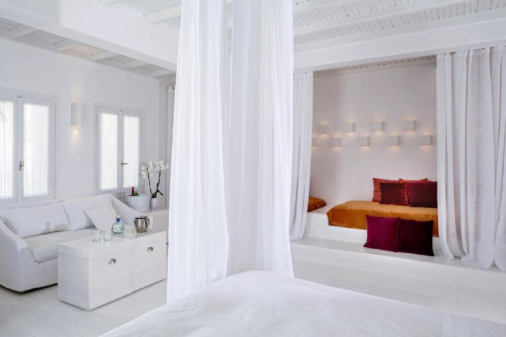 SUPERIOR SEA VIEW SUITE 8