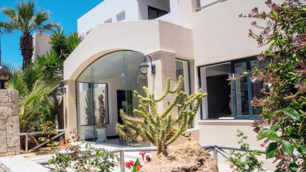 cvill-entrance-01-lg