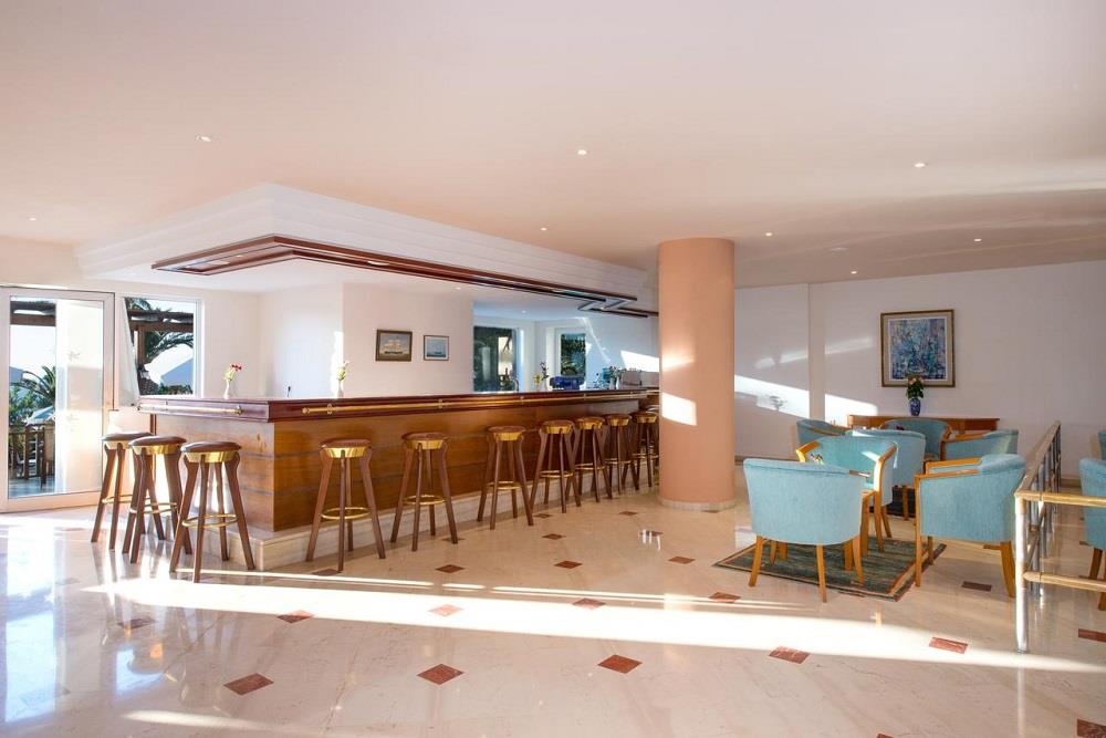 bar sitting area