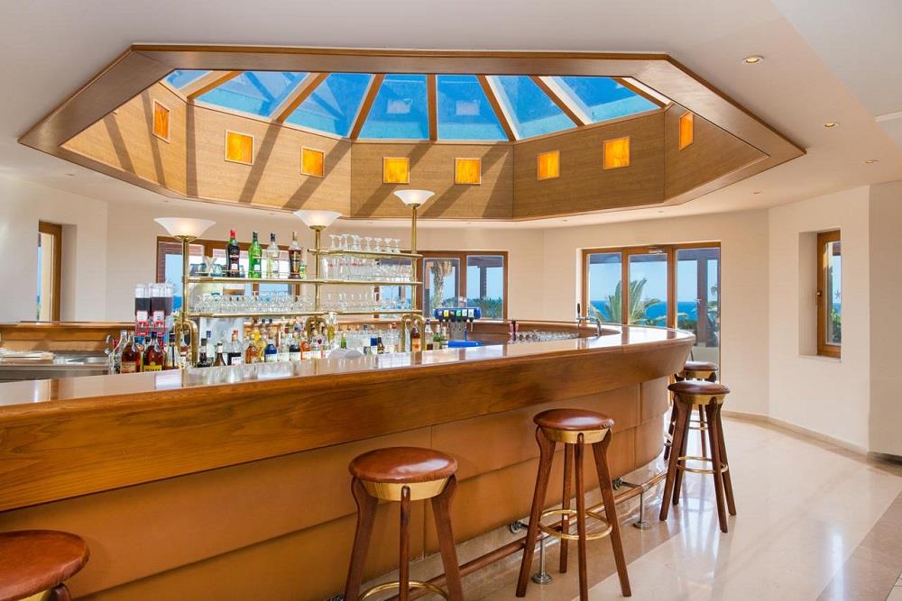 bar