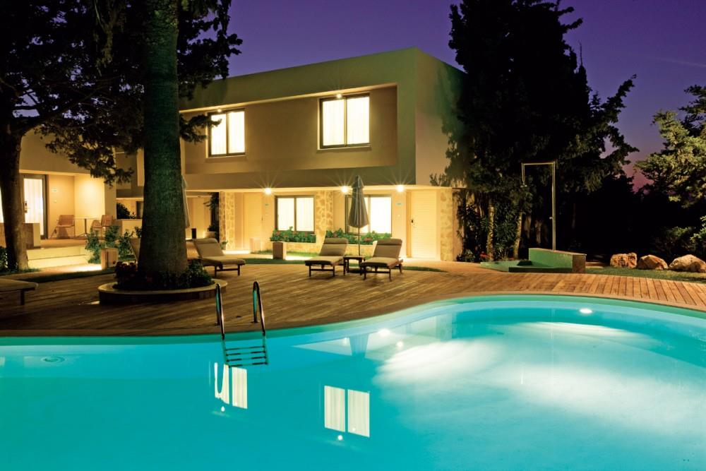 Deluxe_Bungalow_Suite_Pool_View_4248