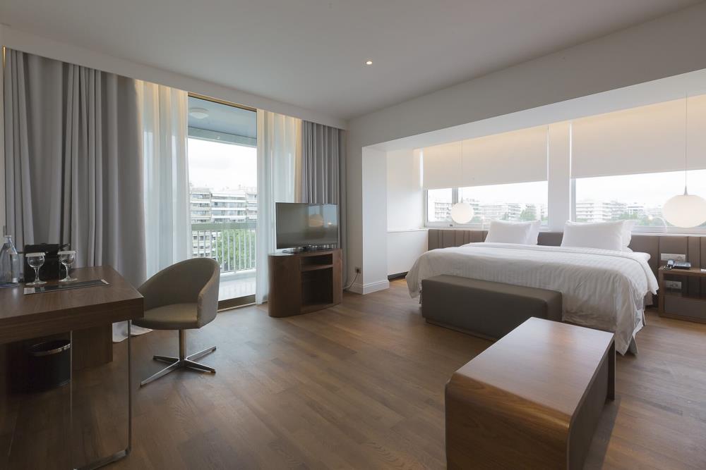 Junior_Suite_City_View2