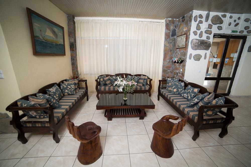 sitting area - lobby