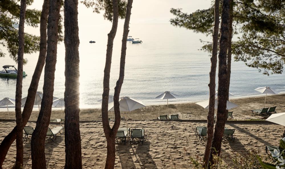 hotel-with-private-pool-candia-park-village