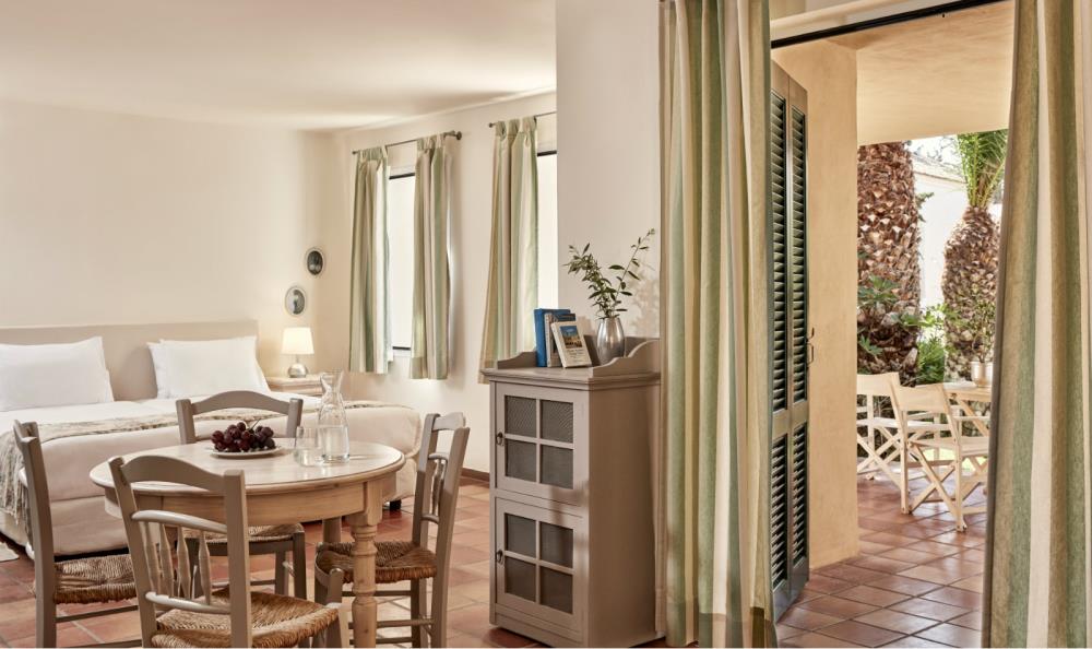 living-space-and-view-family-apartement-studio-wit