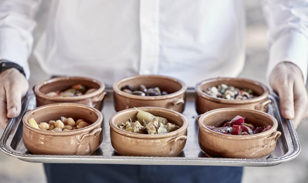 mezedes-dining-candia-park-village