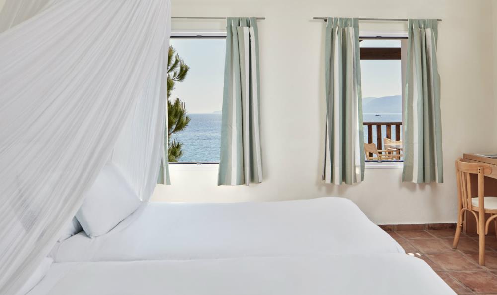 Suite-seafront-bedroom