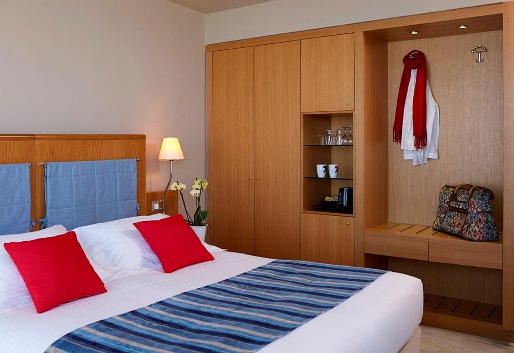 Twin Superior Room City or Front Sea View