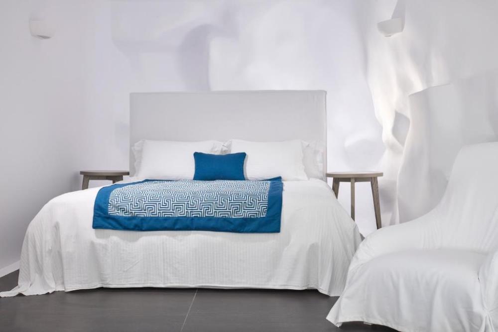 Chromata Pool Suite with Infinity Pool