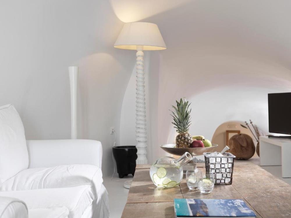 Two-Bedroom Villa with Private Pool and Caldera Vi