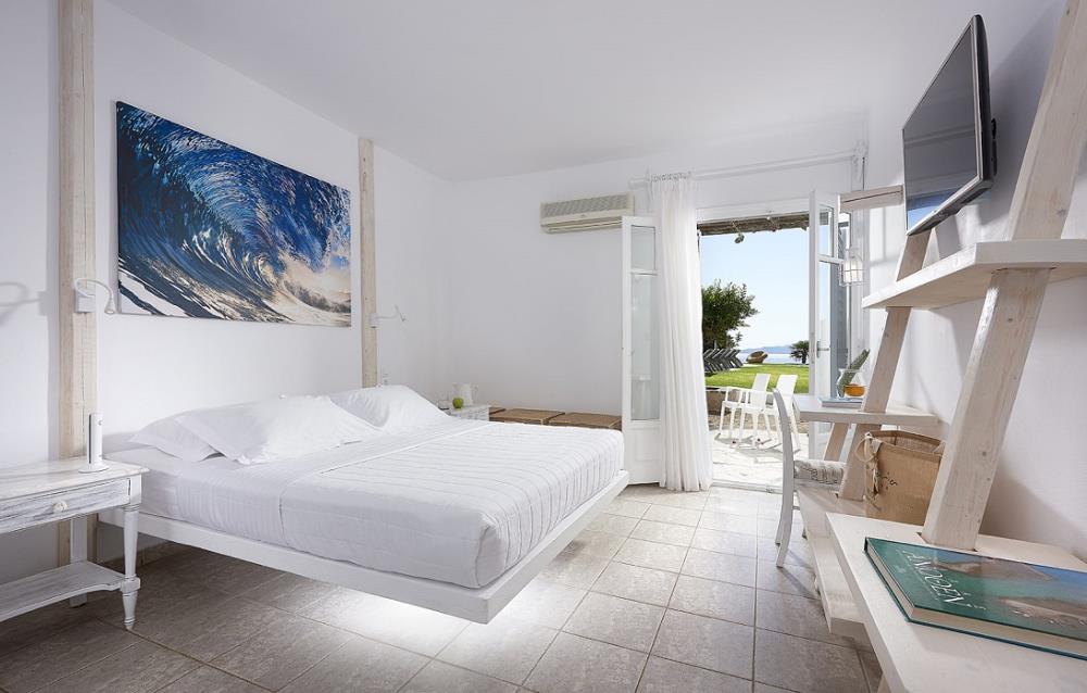 superior room pool view