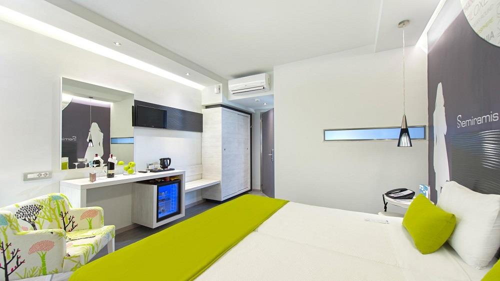 double or twin side sea view