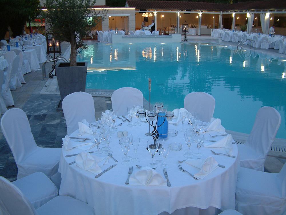 Restaurant by the pool