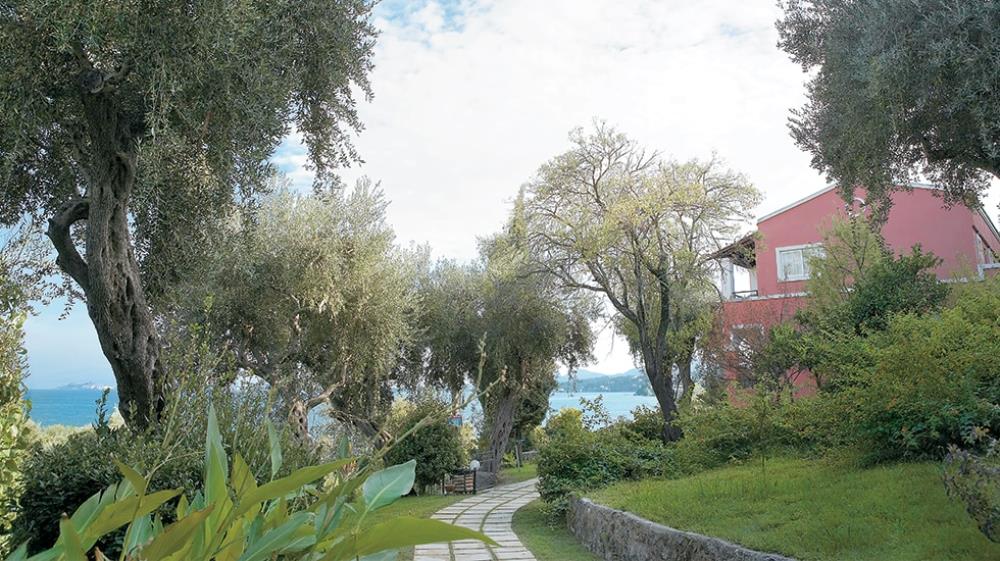 12-luxury-accommodation-with-gardens-in-corfu-isla
