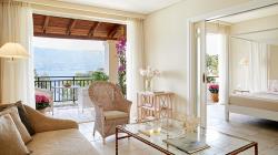 DELUXE BUNGALOW SUITE r