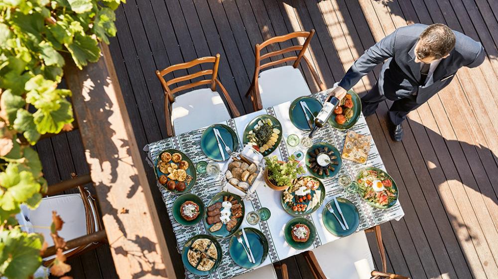 17-treat-yourself-to-a-traditional-dinner-with-the