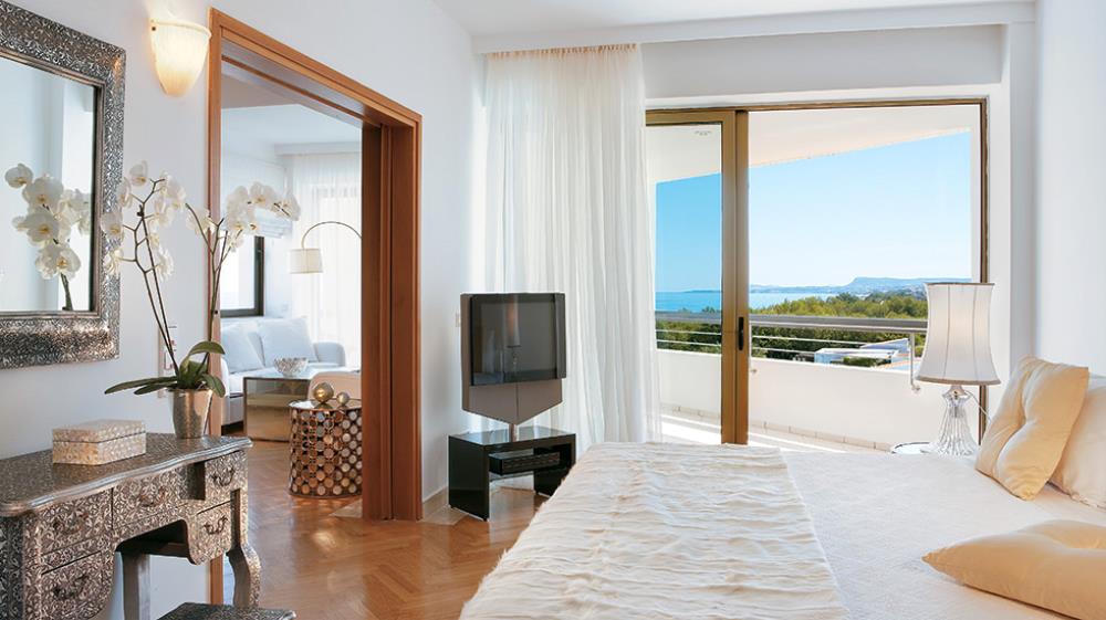 Palace Luxury Suite 1