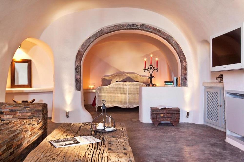 Deluxe Suite with Indoor Jacuzzi