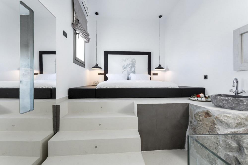 Deluxe Suite with Sharing Pool & Hot Τub