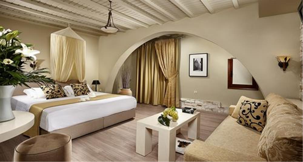 Quadruple Room, Pool View