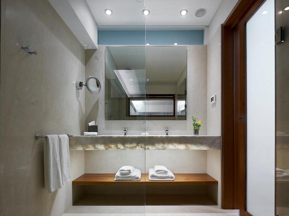 bathroom - Classic Double or Twin Room2