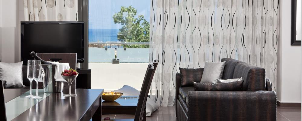 2.-grand-suite-with-private-outdoor-jacuzzi