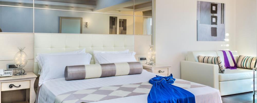 2.-superior-suite-with-private-outdoor-jacuzzi