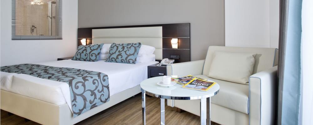 DELUXE FAMILY ROOM Y