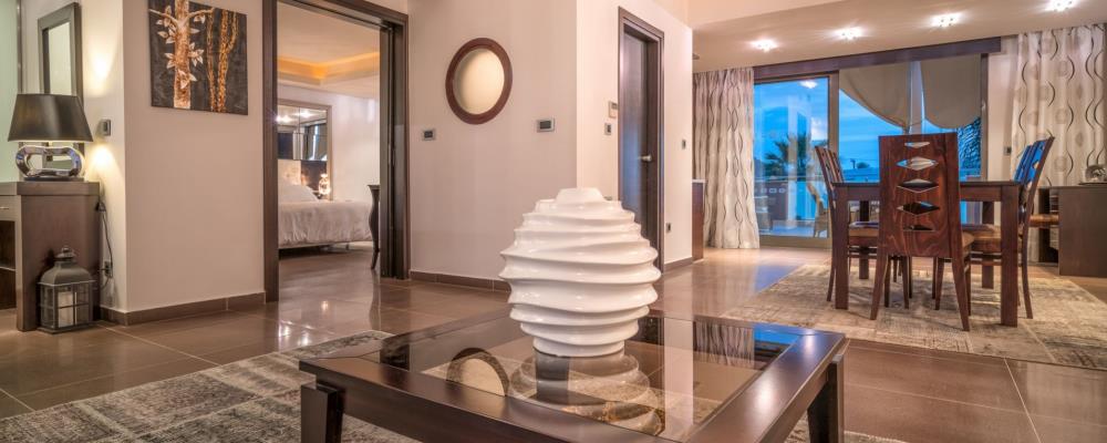 5.-grand-suite-with-private-outdoor-jacuzzi