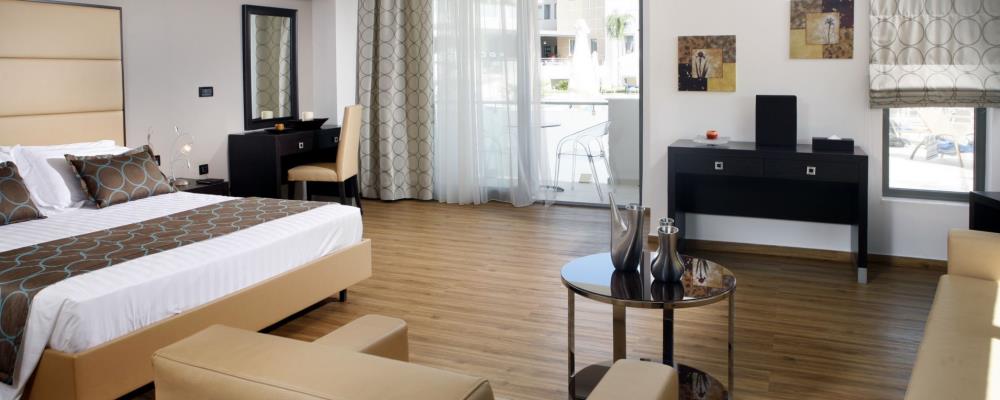 PREMIUM EXECUTIVE ROOM