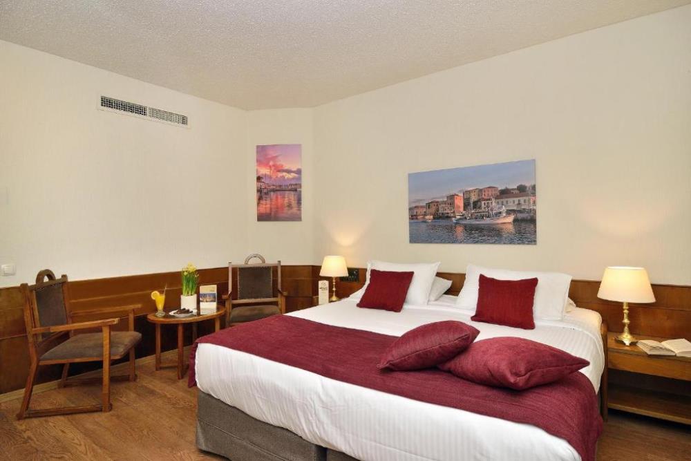 Standard Double or Twin Room2