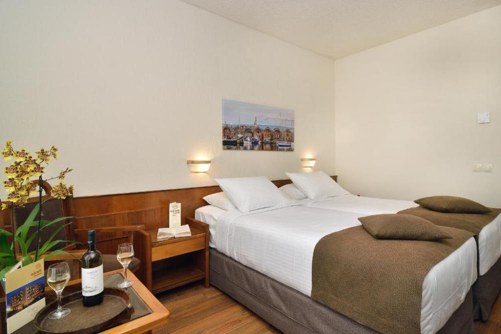 Standard Double or Twin Room4