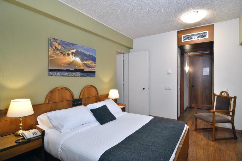 Standard Family Room3