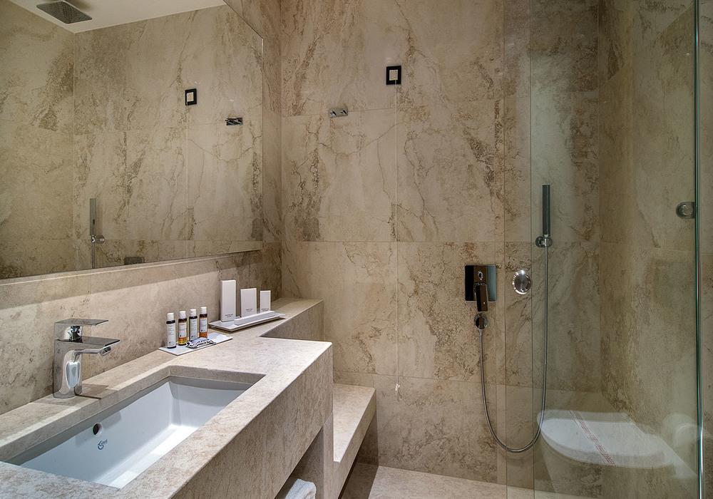 0001_Superior-Twin-Bathroom-Akali-Hotel-1